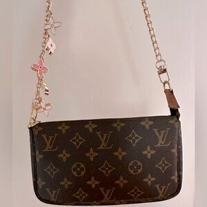 Louis Vuitton Pouchette w/ extender & LV dustbag